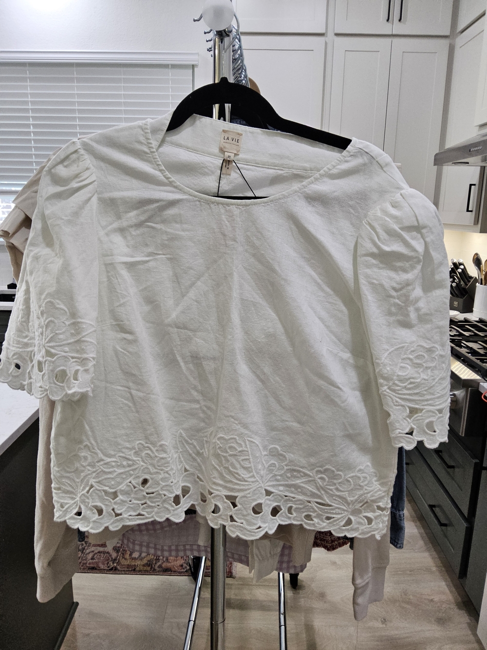 La Vie White Eyelet Puff Sleeve Blouse|| Size 31